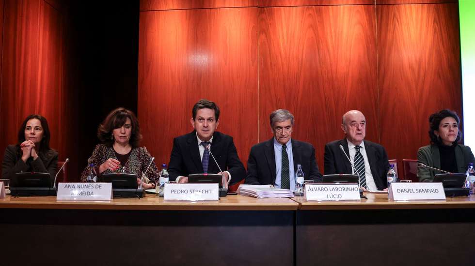 Conferência de imprensa da Comissão Independente para o Estudo dos Abusos Sexuais contra as Crianças na Igreja Católica Portuguesa, (E-D) Filipa Tavares, Ana Nunes de Almeida, Pedro Strech, Álvaro Laborinho Lúcio, Daniel Sampaio e Catarina Vasconcelos, para apresentação do relatório final, na Fundação Calouste Gulbenkian, em Lisboa, 13 de fevereiro de 2023. A Comissão Independente para o Estudo dos Abusos Sexuais de Crianças na Igreja Católica recebeu 512 testemunhos validados relativos a 4.815 vítimas desde que iniciou funções em janeiro de 2022, anunciou hoje o coordenador Pedro Strecht. MANUEL DE ALMEIDA/LUSA