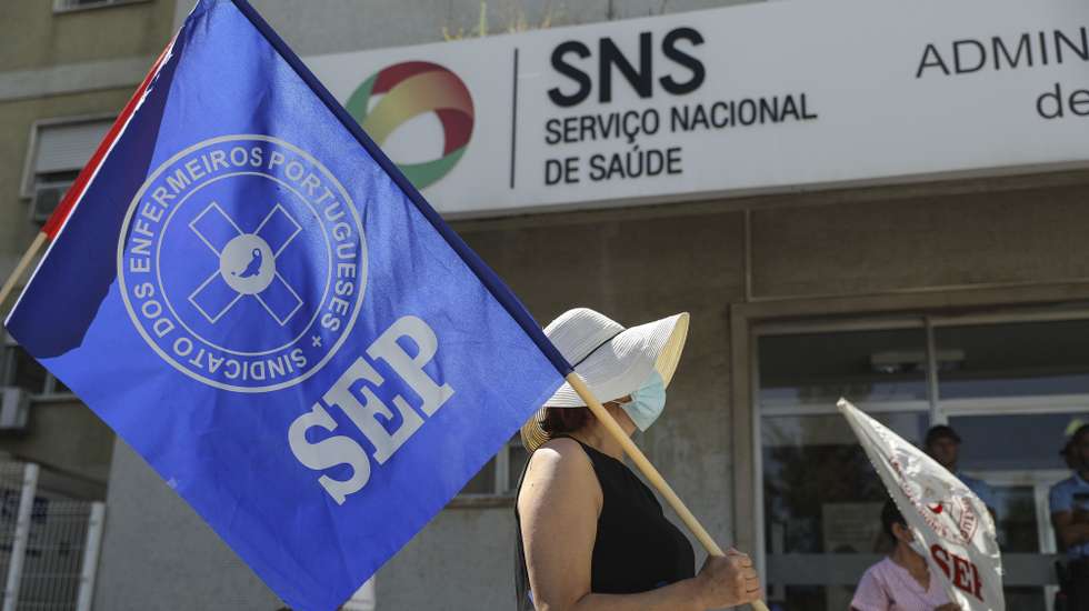 Concentração de enfermeiros junto à ARSLVT -  Administração Regional de Saúde de Lisboa e Vale do Tejo, Convocada pelo SEP - Sindicato dos Enfermeiros Portugueses para exigir a apresentação de propostas para a resolução dos problemas que afetam os enfermeiros. Lisboa, 6 de agosto de 2020  MIGUEL A. LOPES/LUSA