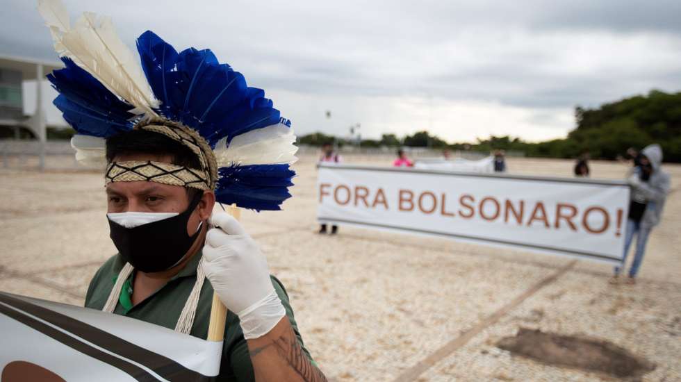 epa09145797 Indigenous people of several ethnicities protest calling for the demarcation of their lands and the resignation of Brazilian President Jair Bolsonaro, in Brasilia, Brazil, 19 April 2021. Native people demanded protection of their rights on 19 April, the commemoration of the Indian Day in Brazil, which purpose is precisely to make visible the resistance of the ancestral communities in the Amazon and other threatened territories.  EPA/Joedson Alves