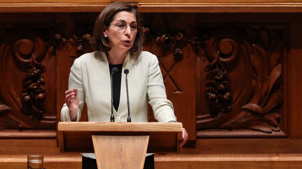 A líder parlamentar do PS, Ana Catarina Mendes, intervém durante o debate parlamentar que tem como tema principal o teletrabalho, na Assembleia da República, em Lisboa, 5 de maio de 2021. MÁRIO CRUZ/LUSA