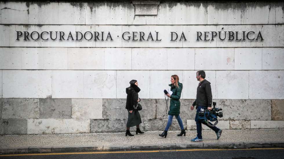 Fachada da Procuradoria-Geral da República onde o procurador-geral de Angola, Hélder Pitta Grós (ausente da fotografia), esteve reunido com a procuradora-geral da República portuguesa, Luícilia Gago (ausente da fotografia), em Lisboa, 23 de janeiro de 2020. Na quarta-feira, o procurador-geral angolano anunciou que a empresária Isabel dos Santos foi constituída arguida por alegada má gestão e desvio de fundos durante a passagem pela petrolífera estatal Sonangol. MÁRIO CRUZ/LUSA