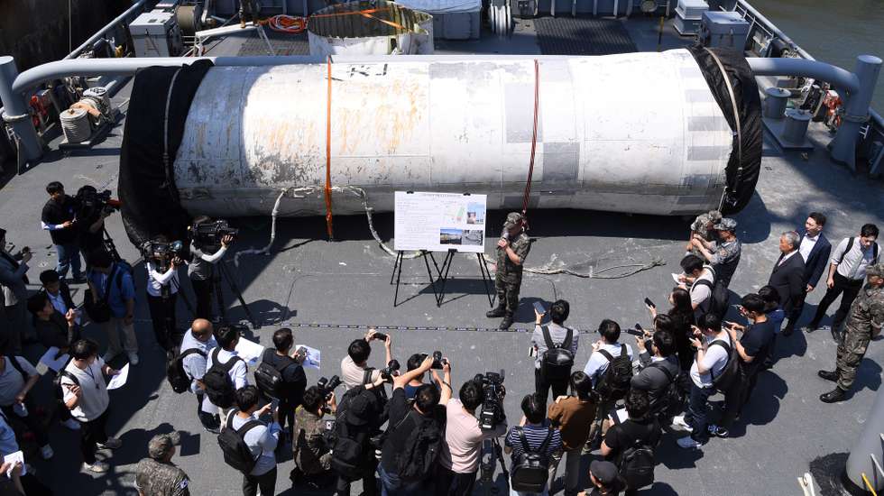 epaselect epa10694215 The South Korean military reveals a sunken part of North Korea's ill-fated 'Chollima-1' rocket at the Navy's 2nd Fleet Command in Pyeongtaek on South Korea's west coast, 16 June 2023, after salvaging it from the Yellow Sea on 15 June. The rocket was carrying a North Korean military reconnaissance satellite that crashed into sea following a launch failure on 31 May 2023, according to South Korea's Joint Chiefs of Staff (JCS).  EPA/YONHAP / POOL SOUTH KOREA OUT