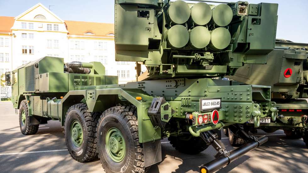epa10854507 M142 High Mobility Artillery Rocket System "HIMARS" at the Artillery and Armaments Training Center in Torun, Poland, 11 September 2023. A framework agreement for the procurement of M142 HIMARS rocket launcher elements for the HOMAR-A system has been approved.  EPA/Tytus Zmijewski POLAND OUT