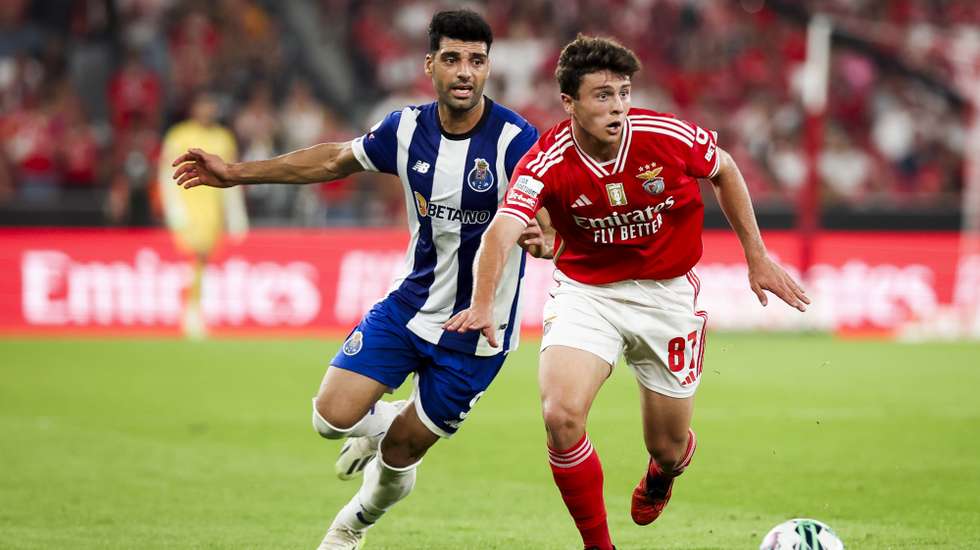epa10890919 Benfica's Joao Nevesin action against Porto's Mehdi Taremi (L) during the Portuguese First League soccer match between Benfica CP and FC Porto, in Lisbon, Portugal, 29 September 2023.  EPA/JOSE SENA GOULAO