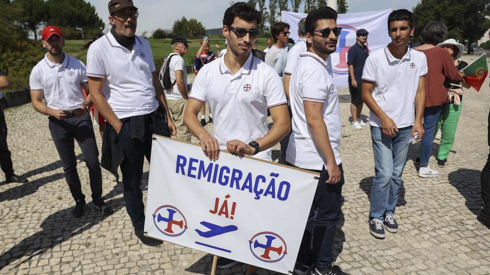 "Grande Marcha pela Remigração" organizada pela Reconquista, um movimento que se classifica "político nacionalista e tradicionalista português", em Lisboa, 31 de agosto de 2024. MIGUEL A. LOPES/LUSA
