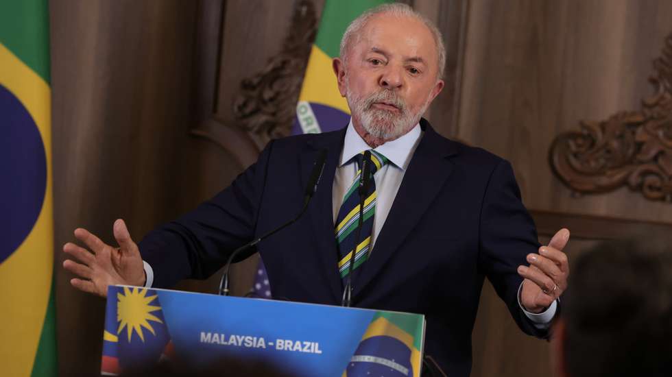 epa12485163 President of Brazil Luiz Inácio Lula da Silva speaks during a press conference at the Association of Southeast Asian Nations (ASEAN) Summit at the Kuala Lumpur Convention Centre (KLCC) in Kuala Lumpur, Malaysia, 27 October 2025. The 47th ASEAN Summit and Related Summits are being held in the Malaysian capital from 26 to 28 October 2025.  EPA/HOW HWEE YOUNG