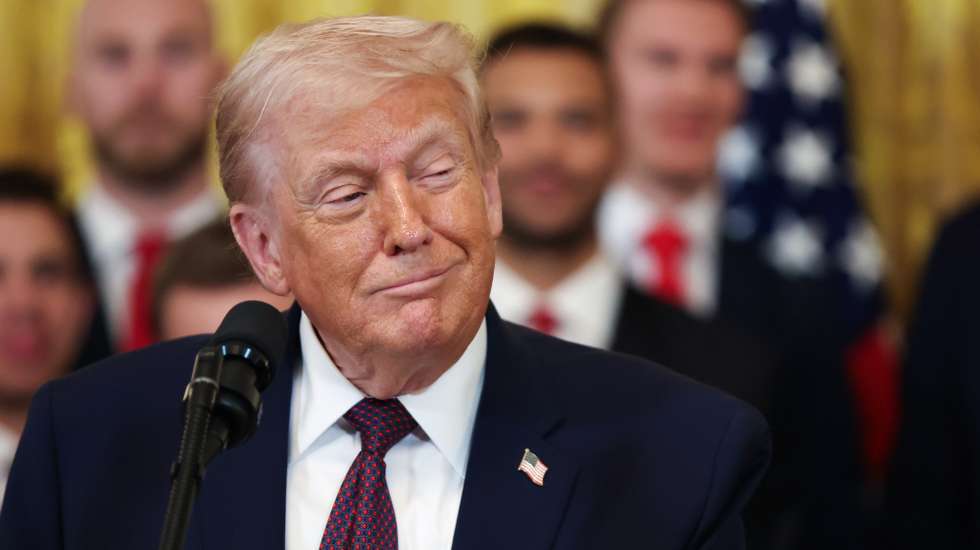 epa12652328 US President Donald Trump speaks during an event honoring the 2025 Stanley Cup Champions, The Florida Panthers, in the East Room of the White House, in Washington, DC, USA, 15 January 2026.  EPA/Samuel Corum / POOL