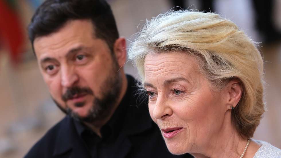 epa13047383 Ukraine's President Volodymyr Zelensky (L) and European Commission President Ursula von der Leyen speak to the media upon arrival for the European Council summit in Brussels, Belgium, 18 June 2026. European leaders are gathering in Brussels for a two-day meeting packed with pressing geopolitical and economic issues.  EPA/OLIVIER MATTHYS