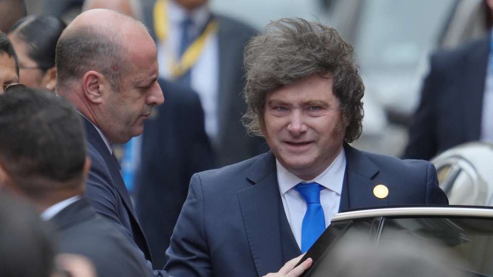 epa13137782 Argentine President Javier Milei (R) arrives for official ceremonies marking the transfer of power and the inauguration of President-elect Keiko Fujimori in Lima, Peru, 28 July 2026.  EPA/JOHN REYES MEJIA