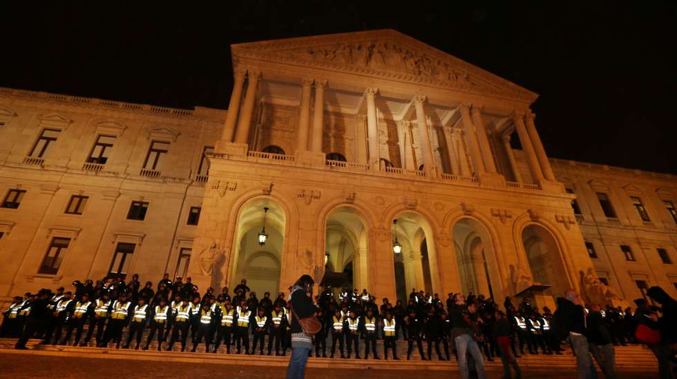 Forças de segurança concentram-se às 17h30 no Largo do Carmo, desfilando depois para a Assembleia da República