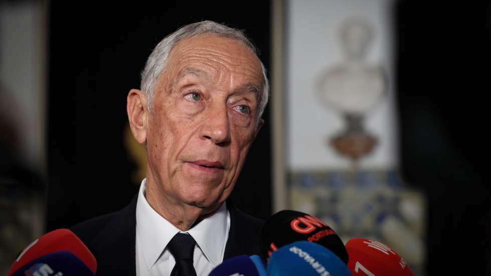 O Presidente da República, Marcelo Rebelo de Sousa, fala aos jornalistas sobre a situação na igreja portuguesa, no final da sessão do programa "Músicos no Palácio de Belém", em Lisboa, 14 de fevereiro de 2023. Com esta iniciativa, o Presidente da República sublinha o papel da música e dos músicos na construção da identidade cultural portuguesa. ANTÓNIO COTRIM/LUSA