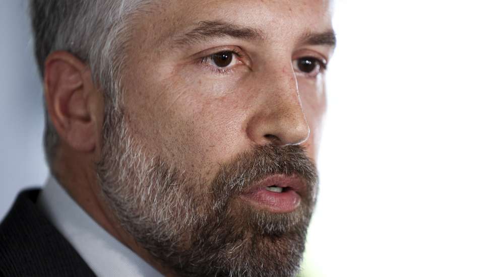 O secretário-geral do Partido Socialista (PS), Pedro Nuno Santos, durante a visita à Almadesign, empresa de design e desenvolvimento de soluções tecnológicas sobretudo para transportes, produtos e interiores, em Oeiras, 05 de julho de 2024. FILIPE AMORIM/LUSA