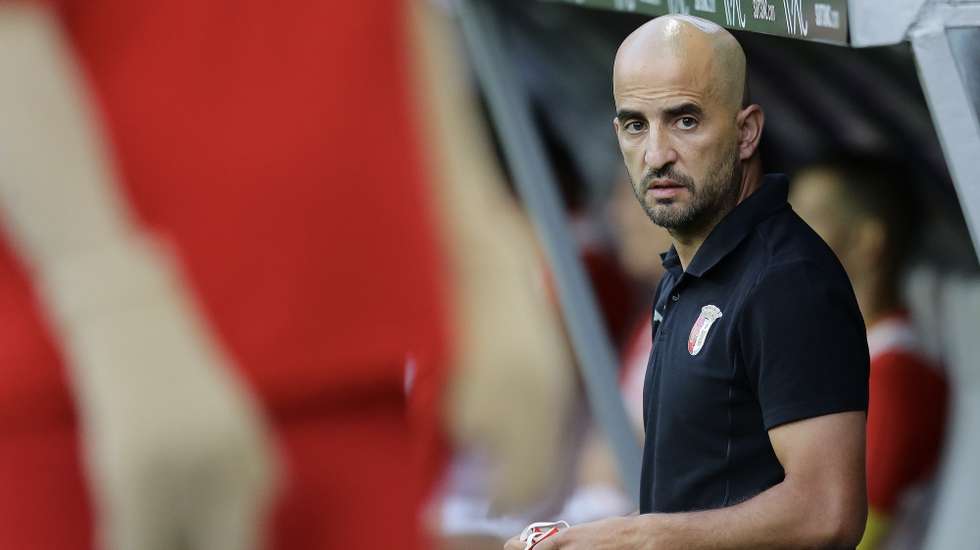 O treinador do Sporting de Braga, Daniel Sousa, durante o jogo da 1ª jornada da I Liga de futebol contra o Estrela da Amadora, realizado no Estádio Municipal de Braga, 11 de agosto de 2024. MANUEL FERNANDO ARAÚJO/LUSA