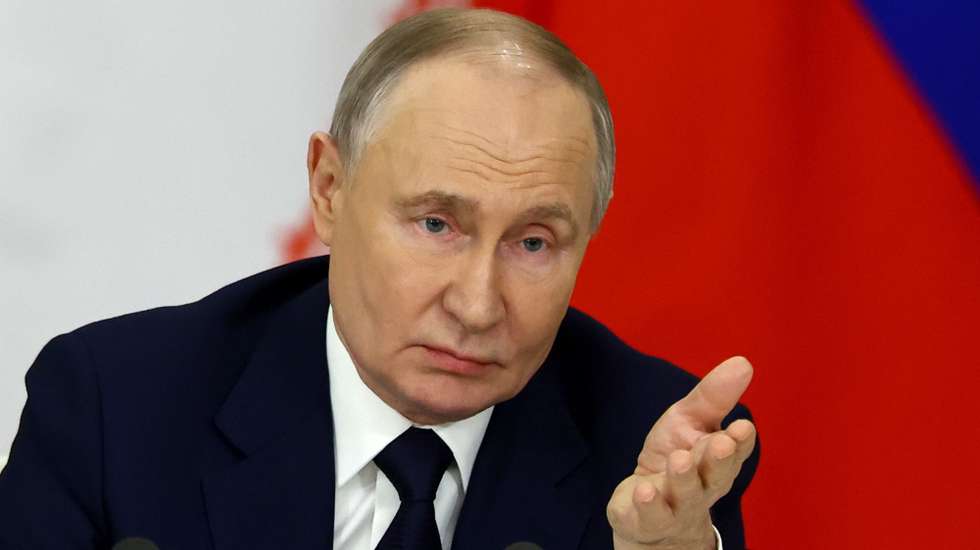 epa11831368 Russian President Vladimir Putin speaks during a documents signing ceremony with the Iranian president in Moscow, Russia, 17 January 2025. The Iranian president is on an official visit to Moscow, where he is expected to hold talks with his Russian counterpart Putin and sign an agreement on comprehensive strategic partnership.  EPA/EVGENIA NOVOZHENINA / POOL