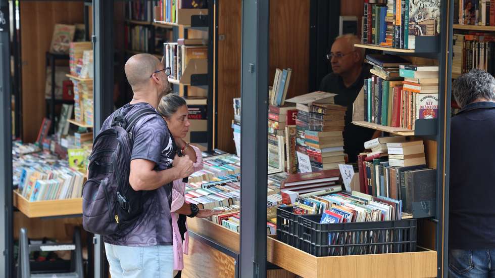 Primeiro dia da Feira do Livro de Lisboa, que estará aberta ao público entre 04 e 22 de junho, no Parque Eduardo VII, em Lisboa, 04 de junho de 2025. ANTÓNIO COTRIM/LUSA