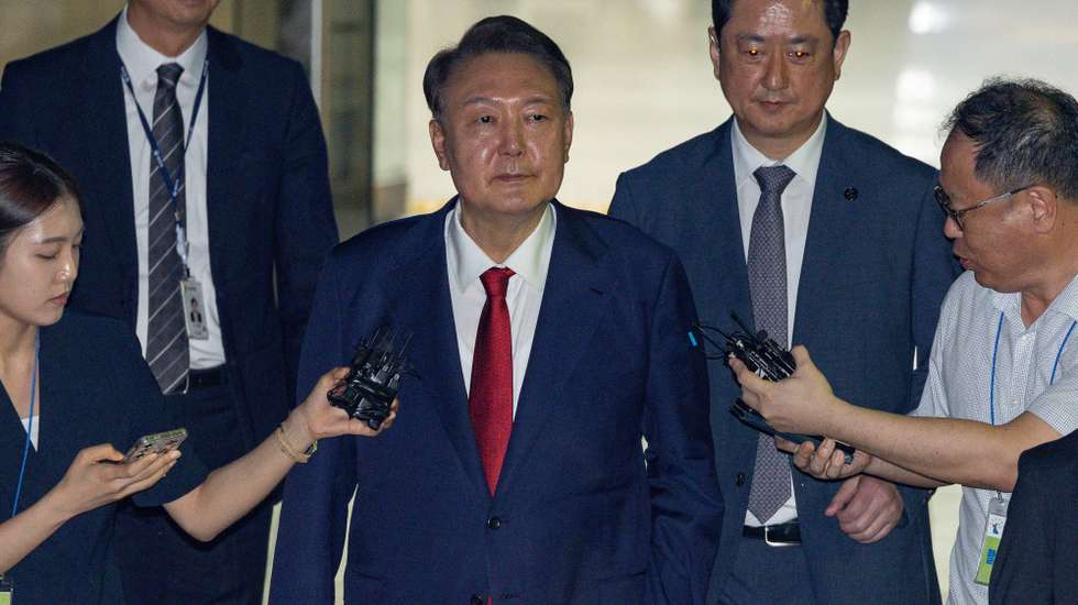 epa12228130 Former South Korean President Yoon Suk Yeol (C), exits the Seoul Central District Court after attending a hearing to review the legality of his detention over charges related to his failed attempt to impose martial law in December 2024, in Seoul, South Korea, 09 July 2025. The court issued a warrant, requested by special counsel Cho Eun-suk, to arrest Yoon, placing him in custody for the second time.  EPA/YONHAP / POOL SOUTH KOREA OUT