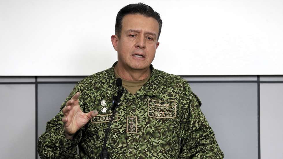 epa12032086 The Commander of the Colombian Armed Forces, Admiral Francisco Cubides, speaks during a press conference in Bogota, Colombia, 14 April 2025. Colombian authorities have tightened the siege against the guerrilla chief of the Central General Staff (EMC), Nestor Gregorio Vera Fernandez, alias 'Ivan Mordisco', after a military operation found weapons and personal belongings of the country's most wanted man, although they cannot confirm his death.  EPA/Carlos Ortega