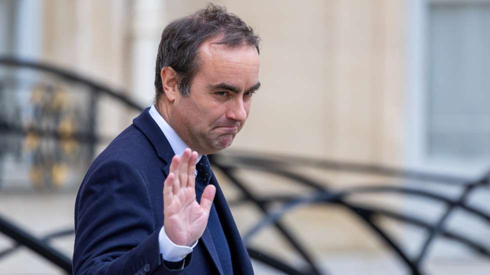 epa12628466 French Prime Minister Sebastien Lecornu leaves the Elysee Palace after the first Council of Ministers of the year in Paris, France, 05 January 2026.  EPA/CHRISTOPHE PETIT TESSON