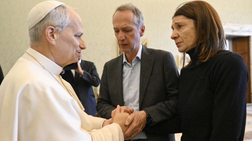 epa12650888 A handout picture provided by the Vatican Media shows Pope Leo XIV during a meeting with the families of the young people who died in the Crans-Montana fire, in Vatican City, 15 January 2026. The New Year's Eve disaster claimed 40 lives in the Swiss ski resort of Crans-Montana.  EPA/VATICAN MEDIA HANDOUT HANDOUT EDITORIAL USE ONLY/NO SALES