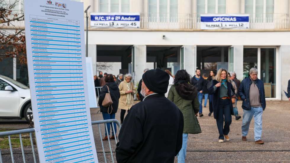 Voters exercise their right to vote in the presidential elections at the Avelar Brotero School in Coimbra, Portugal, February 8, 2026. More than 11 million voters are called upon to choose the new President of the Republic in an election that pits António José Seguro against André Ventura, the two candidates who received the most votes on January 18. PAULO NOVAIS/LUSA