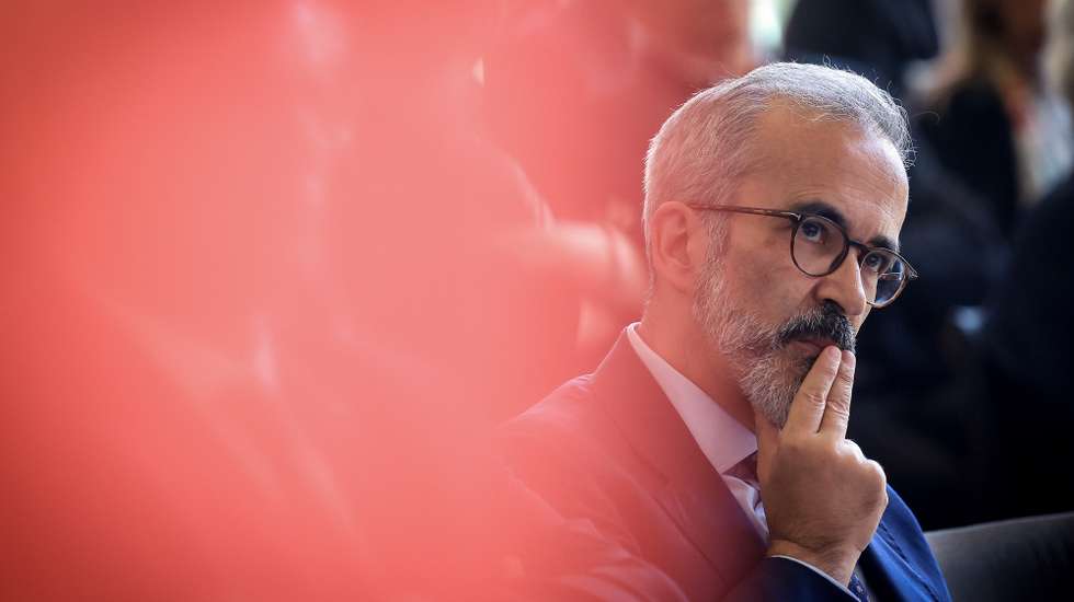 O ministro de Estado e dos Negócios Estrangeiros, Paulo Rangel, durante o arranque das comemorações dos 25 anos da classificação do Alto Douro Vinhateiro como Património Mundial da UNESCO, no Porto, 19 de junho de 2026. JOSÉ COELHO/LUSA