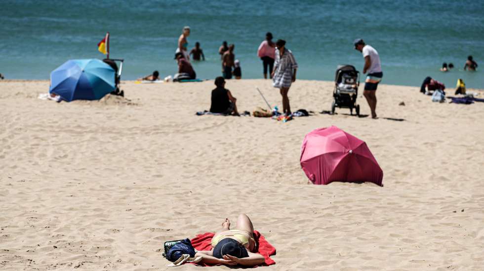 O ministro  do Ambiente e da Ação Climática, João Pedro Matos Fernandes (ausente na foto ), na abertura oficial da época balnear, que decorreu na praia de Porto de Mós,  em Lagos, 03 de junho de 2021. LUÍS FORRA/LUSA