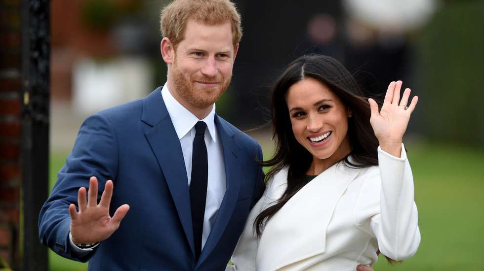 epa09023604 (FILE) - Britain's Prince Harry pose with Meghan Markle during a photocall after announcing their engagement in the Sunken Garden in Kensington Palace in London, Britain, 27 November 2017 (reissued 19 February 2021). Buckingham Palace announced on 19 February that Harry and Meghan have confirmed to Queen Elizabeth II that they will not be returning as working members of the Royal Family.  EPA/FACUNDO ARRIZABALAGA *** Local Caption *** 56689949