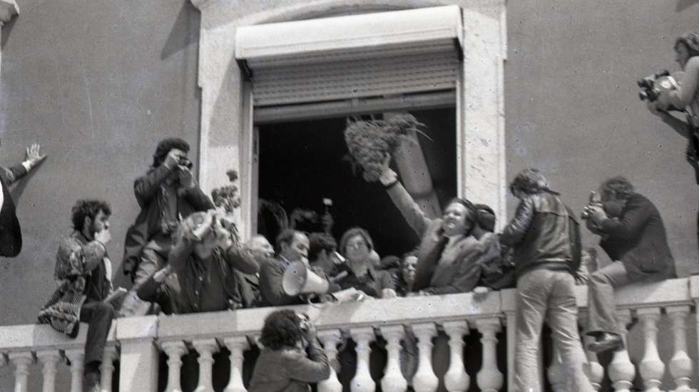 As imagens e fotografias deste dossiê são acompanhadas do de Morgane Delaunay, historiadora francesa especializada em história colonial e pós-colonial