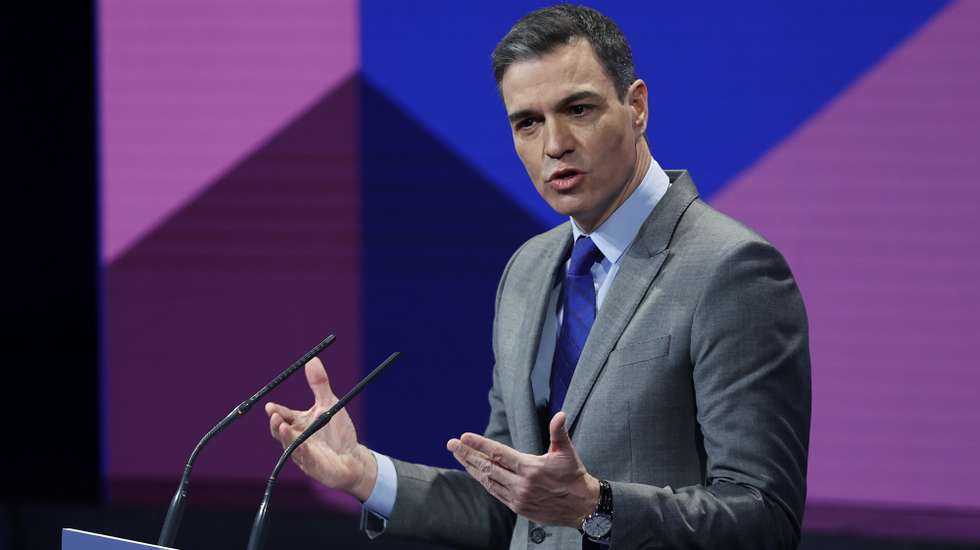 epa09869703 Spanish Prime Minister, Pedro Sanchez, delivers a speech during the opening of the 2nd 'Wake Up, Spain!' Economic Forum in Madrid, Spain, 04 April 2022. The forum runs until 08 April.  EPA/Chema Moya