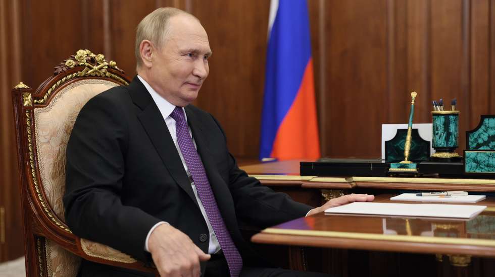 epa10183819 Russian President Vladimir Putin meets with Russian consumer rights watchdog Rospotrebnadzor head Anna Popova, at the Kremlin in Moscow, Russia, 14 September 2022.  EPA/GAVRIIL GRIGOROV / SPUTNIK / KREMLIN POOL MANDATORY CREDIT