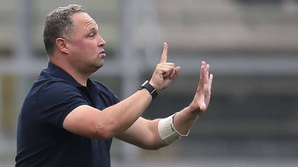 Vitor Campelos, treinador do Gil Vicente, durante o jogo da 2ª jornada da I Liga de Futebol com o Vitória de Guimarães realizado no Estádio D. Afonso Henriques, Guimarães, 19 de agosto de 2023. MANUEL FERNANDO ARAÚJO/LUSA
