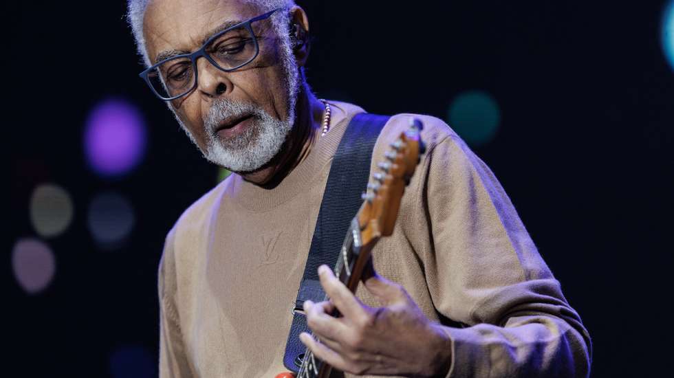 epa11241858 Brazilian singer Gilberto Gil performs during the third day of the Lollapalooza Festival at the Interlagos Autodrome in Sao Paulo, Brazil, 24 March 2024. Lollapalooza Brazil in its eleventh edition runs from 22 to 24 March 2024.  EPA/Isaac Fontana