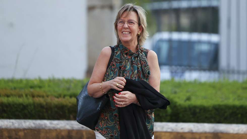 A ex-ministra das Finanças e futura comissária europeia Maria Luís Albuquerque, à chegada para um jantar-conferência na Universidade de Verão do Partido Social Democrata (PSD), que decorre até dia 01 de setembro, numa unidade hoteleira, em Castelo de Vide, 31 de agosto de 2024. NUNO VEIGA/LUSA