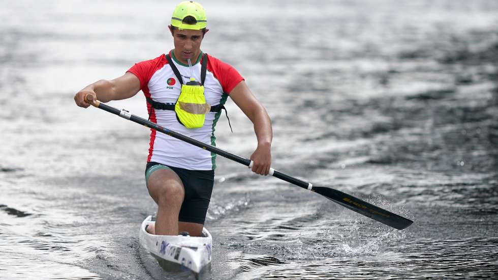 O canoísta português Leonardo Barbosa sagrou-se hoje campeão da Europa de maratonas, em C1 júnior, o segundo pódio luso em Ponte de Lima, Viana do Castelo, 5 de Junho de 2025. O atleta gaiense cumpriu os 15,4 quilómetros do traçado em 01:20.02 horas, batendo o espanhol Hector Vasquez, prata, por 44 segundos, e o polaco Alex Wilga, bronze, por 01.10 minutos. HUGO DELGADO/LUSA