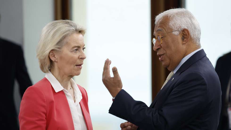epa13043199 European Commission President Ursula von der Leyen (L) and European Council President Antonio Costa (R) attend a working session of the G7 summit t the Hotel Royal in Evian-les-Bains, France, 17 June 2026. The 52nd G7 Summit takes place in Evian-les-Bains from 15 to 17 June 2026.  EPA/YOAN VALAT