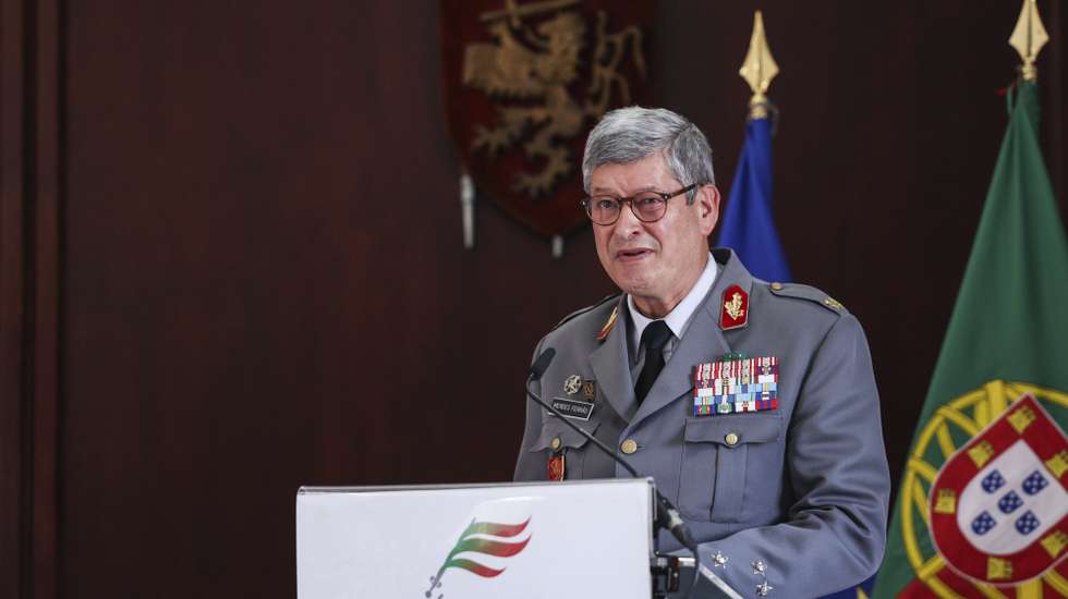 O Chefe do Estado-Maior do Exército, General Eduardo Mendes Ferrão, intervém na apresentação do livro “Afeganistão: Testemunhos de Dezasseis Anos de Presença de Forças Nacionais Destacadas Lusas (2005– 2021)” esta tarde na Academia Militar em Lisboa, 15 de abril de 2025. MIGUEL A. LOPES/LUSA