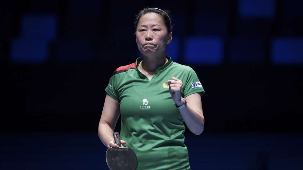 A jogadora portuguesa de ténis de mesa, Fu Yu, celebra a vitória frente à jogadora indiana Sreeja Akula a contar para a jornada de Macau da Taça do Mundo de Ténis de Mesa, no Galaxy Arena, em Macau, 31 de março de 2026. GONÇALO LOBO PINHEIRO/LUSA