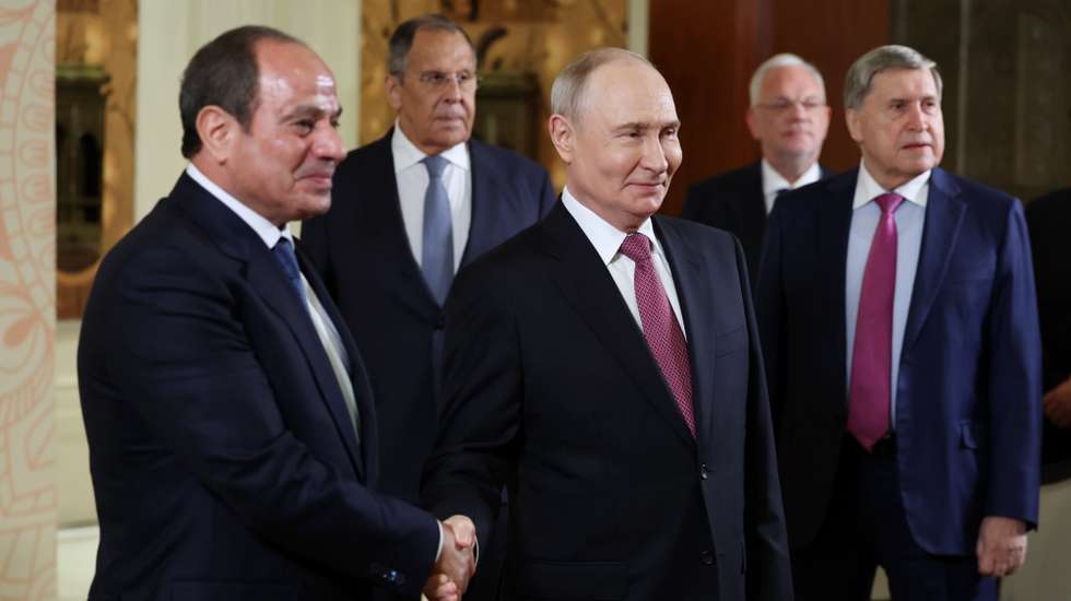 epa13232879 Egyptian President Abdel Fattah el-Sisi (L) and Russian President Vladimir Putin (C) shake hands as they pose for photos before a meeting on the sidelines of the BRICS summit in New Delhi, India, 11 September 2026. From 11-13 September, the Russian leader will participate in BRICS summit events and hold a series of international meetings in New Delhi. The BRICS summit is scheduled to take place from 12-13 September.  EPA/ALEXANDER KAZAKOV / SPUTNIK / KREMLIN / POOL MANDATORY CREDIT