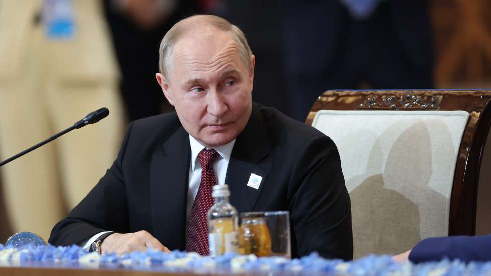 epa11456591 Russian President Vladimir Putin attends the Shanghai Cooperation Organisation (SCO) member states leaders' summit in Astana, Kazakhstan, 04 July 2024. The Shanghai Cooperation Organization (SCO) summit taking place in Astana from 03 to 04 July. Man in center is not identified.  EPA/SERGEI SAVOSTYANOV/SPUTNIK/KREMLIN POOL / POOL MANDATORY CREDIT