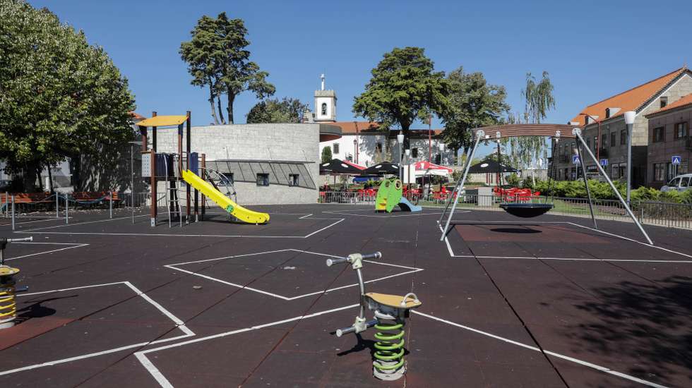 Parque infantil em Oliveira do Hospital, 04 de outubro de 2017. PAULO NOVAIS/LUSA