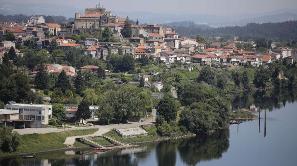 Vista do rio Minho e da cidade de Tuí (Espanha) a partir da fortaleza de Valença, 18 de Maio de 2020. Como consequência da pandemia de covid-19 o fecho da fronteira entre Portugal e Espanha levou à ausência de peregrinos para Santiago de Compostela e esvaziamento das cidades mais próximas da fronteira. (ACOMPANHA TEXTO DO DIA 23 DE MAIO DE 2020). JOSÉ COELHO/LUSA