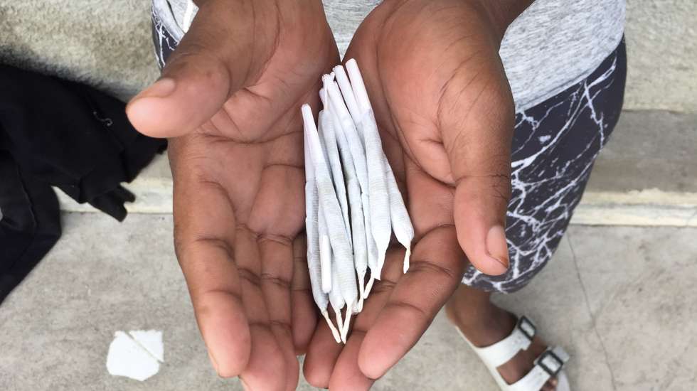 Moçambique tornou-se numa das principais plataformas do tráfico internacional de droga, nomeadamente proveniente do continente americano, o que levou as autoridades nacionais a formar agentes policiais e alfandegários que trabalham nos terminais rodoviários, ferroviários e aeroportuários, na cidade da Beira, província de Sofala, Moçambique, 21 de agosto de 2023. A proliferação das chamadas “bocas de fumo”, locais de venda e consumo de droga, um pouco por toda a cidade da Beira, centro de Moçambique, está a preocupar as autoridades, que tentam lidar com o problema com sensibilização e formação. (ACOMPANHA TEXTO). JOSÉ JECO/LUSA