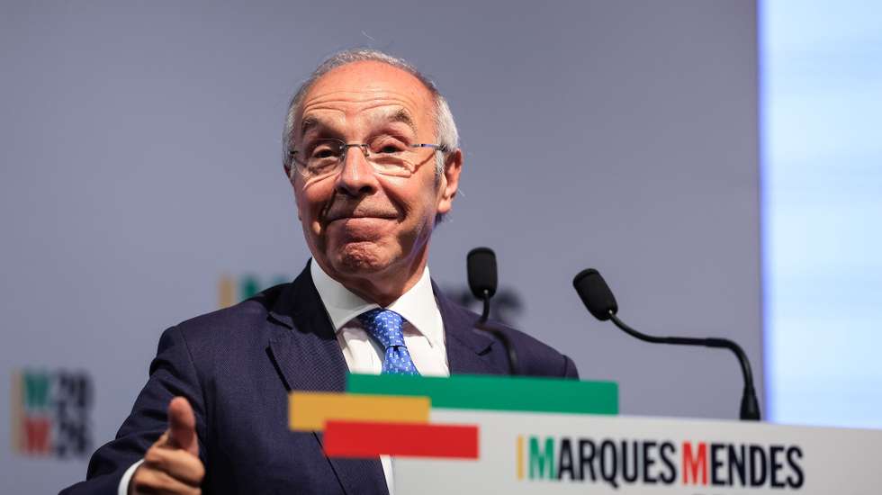 O candidato à Presidência da República Luís Marques Mendes durante a apresentação da Comissão de Honra da sua candidatura, no auditório da Biblioteca Almeida Garrett, Porto, 26 de junho de 2025. JOSÉ COELHO/LUSA
