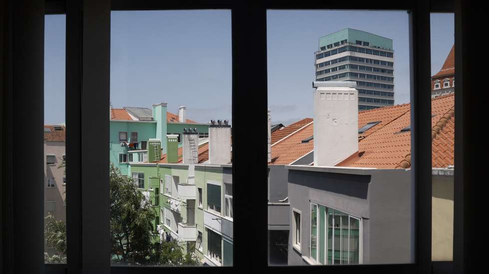Visão geral de um bairro habitacional, em Lisboa, 02 de junho de 2025. Habitação. Arquitetura. Construção Civil. Gruas. ANTÓNIO PEDRO SANTOS/LUSA