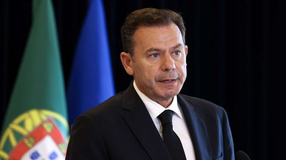Portuguese Prime Minister, Luis Montenegro, talks to the press after the Council of Minister meeting held at the Prime Minister official residence in S. Bento Palace, Lisbon, Portugal, 4th September 2025. The meeting was held after the accident of the Gloria lift in Lisbon, a popular transportation used by tourists, that derailed yesterday in Lisbon causing the death to 16 people and also left 5 people seriously injured. The number of deaths was corrected by the civil protection authorities. TIAGO PETINGA/LUSA