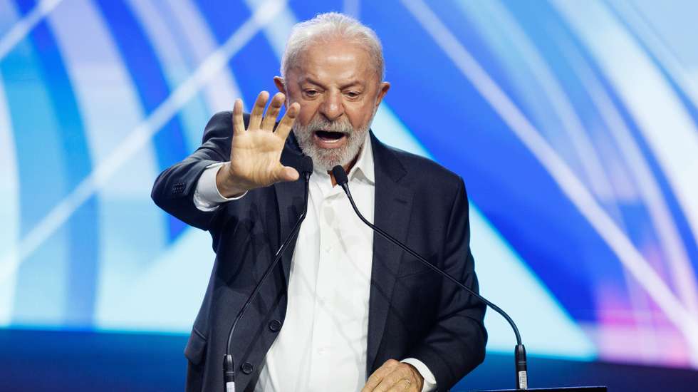 epa12538800 Brazilian President Luiz Inacio Lula da Silva, speaks during the inauguration of the Sao Paulo International Motor Show in Sao Paulo, Brazil, 20 November 2025. Lula expressed his delight after his US counterpart, Donald Trump, removed the 40 percent extra tariff on various Brazilian products.  EPA/Isaac Fontana