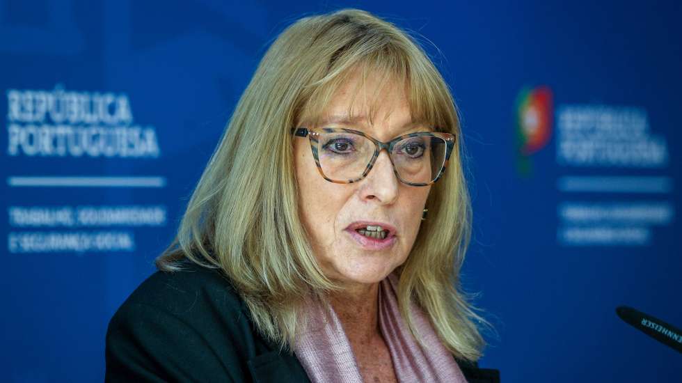 A ministra do Trabalho, Solidariedade e Segurança Social, Maria do Rosário Palma Ramalho, fala à imprensa após a reunião com a UGT - União Geral de Trabalhadores, para debater as alterações à legislação laboral na sede do ministério, em Lisboa, 23 de fevereiro de 2026. TIAGO PETINGA/LUSA