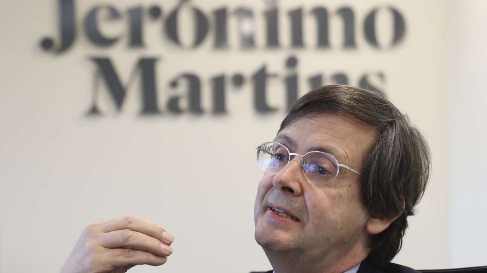 O presidente da Jerónimo Martins, Pedro Soares dos Santos, em declarações durante uma entrevista à agência Lusa, em Lisboa, 07 de março de 2024. O presidente da Jerónimo Martins considera que a distribuição em Portugal vai estar "totalmente focada na restauração" em 10 anos e que o grupo vai crescer no agroalimentar, um "novo braço de negócio". (ACOMPANHA TEXTO DA LUSA DO DIA 17 DE MARÇO DE 2024). MANUEL DE ALMEIDA/LUSA