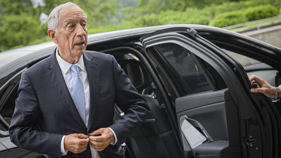 epa11412106 President of Portugal Marcelo Rebelo de Sousa arrives to attend the Summit on Peace in Ukraine, in Stansstad near Lucerne, Switzerland, 15 June 2024. International heads of state gather on 15 and 16 June at the Buergenstock Resort in central Switzerland for the two-day Summit on Peace in Ukraine.  EPA/URS FLUEELER / POOL                       EDITORIAL USE ONLY  EDITORIAL USE ONLY