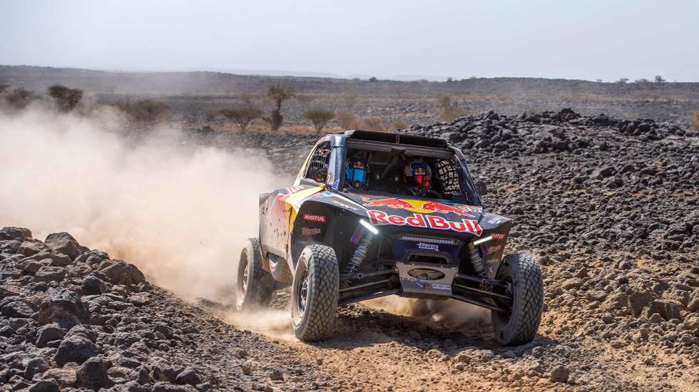 epa11811601 Portuguese driver Goncalo Guerreiro and Brazilian co-driver Cadu Sachs drive their Taurus T3 Max for the Red Bull Off-Road Junior Team during the third stage of the 2025 Dakar Rally, from Bisha to Al Henakiyah, Saudi Arabia, 07 January 2025.  EPA/Gerard Laurenssen